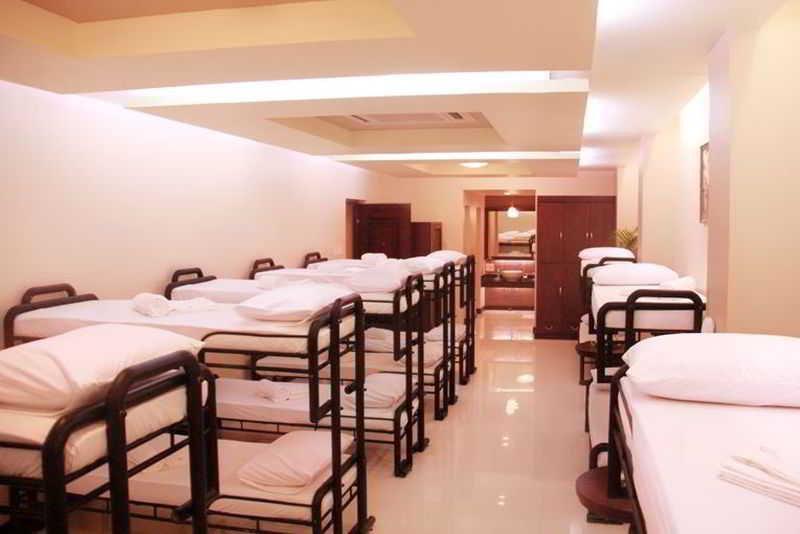 Oyo 159 San Remigio Pensionne Suites Cebu Ngoại thất bức ảnh