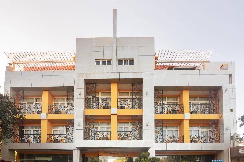 Oyo 159 San Remigio Pensionne Suites Cebu Ngoại thất bức ảnh