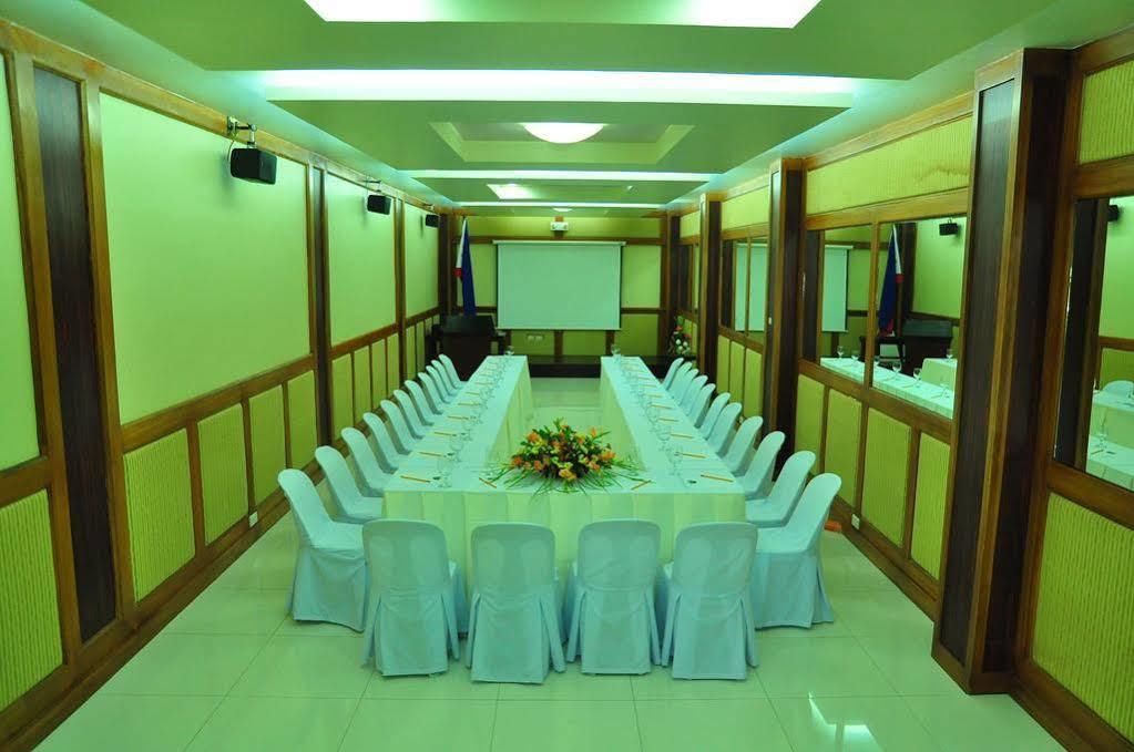 Oyo 159 San Remigio Pensionne Suites Cebu Ngoại thất bức ảnh