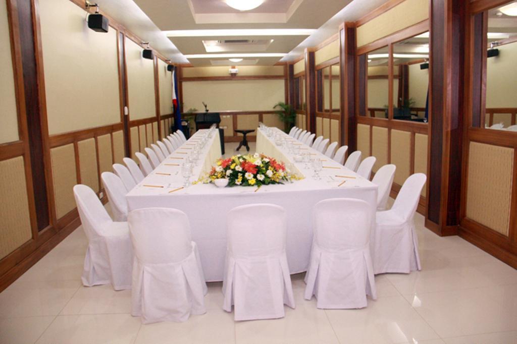 Oyo 159 San Remigio Pensionne Suites Cebu Ngoại thất bức ảnh