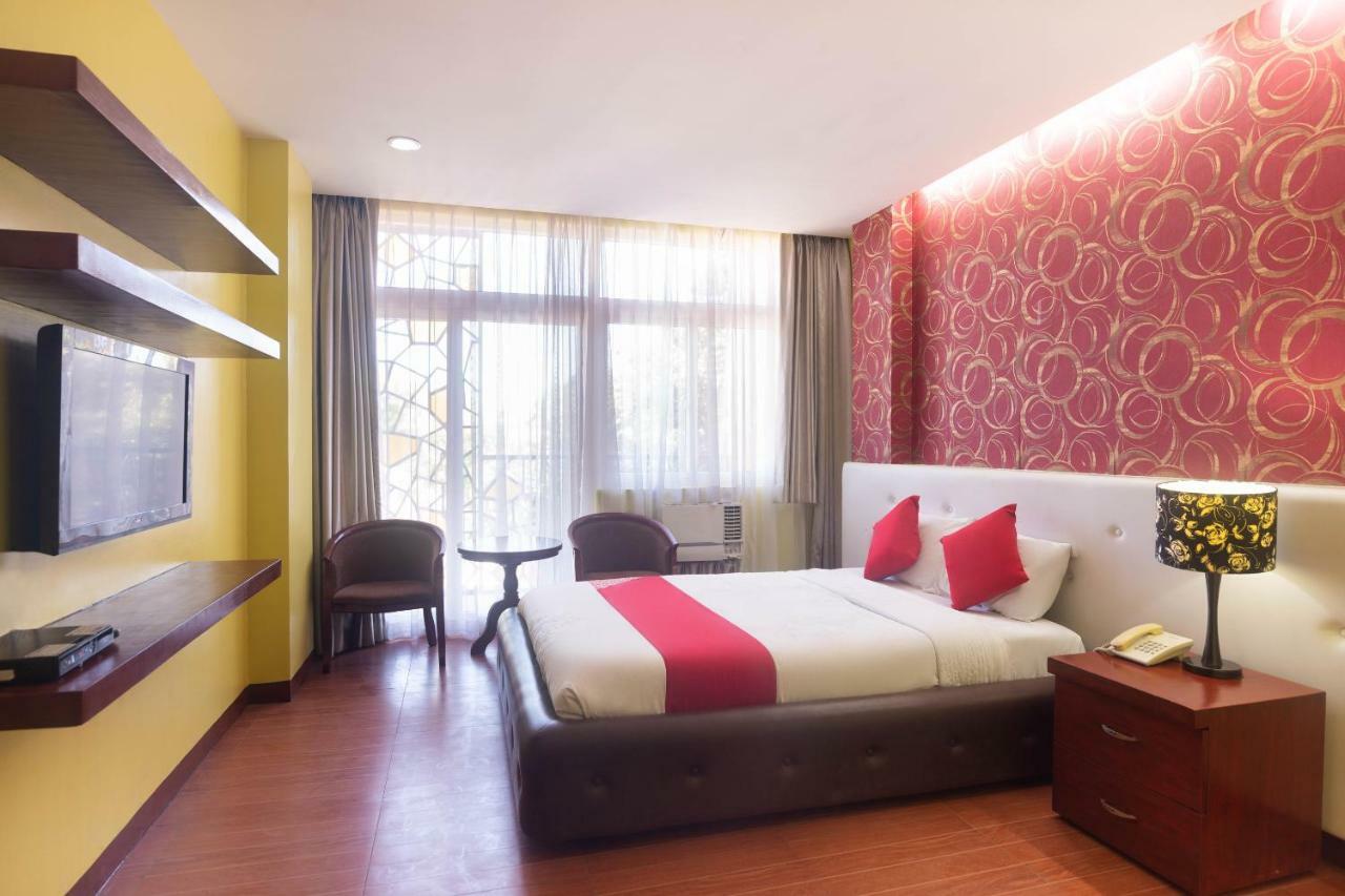 Oyo 159 San Remigio Pensionne Suites Cebu Ngoại thất bức ảnh